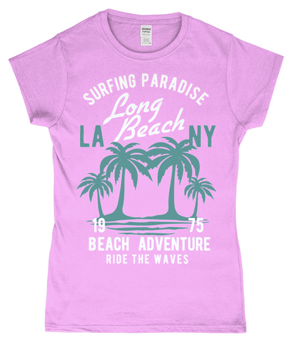 Aventure à la plage - T-shirt ajusté Gildan SoftStyle® pour femme