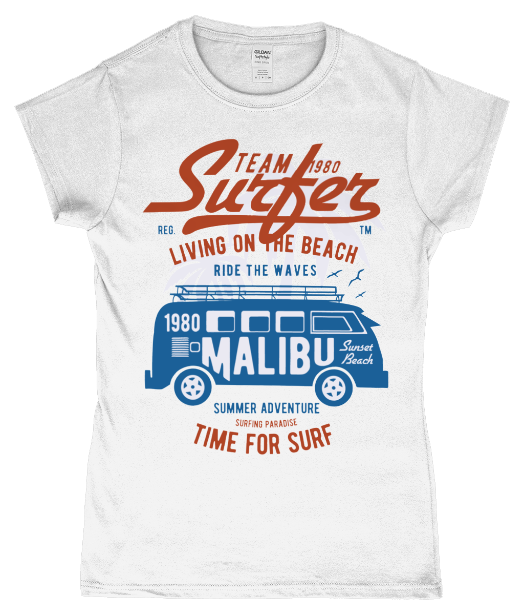 Team Surfer 1980 - T-shirt ajusté en fil filé à anneaux pour femme Gildan SoftStyle®