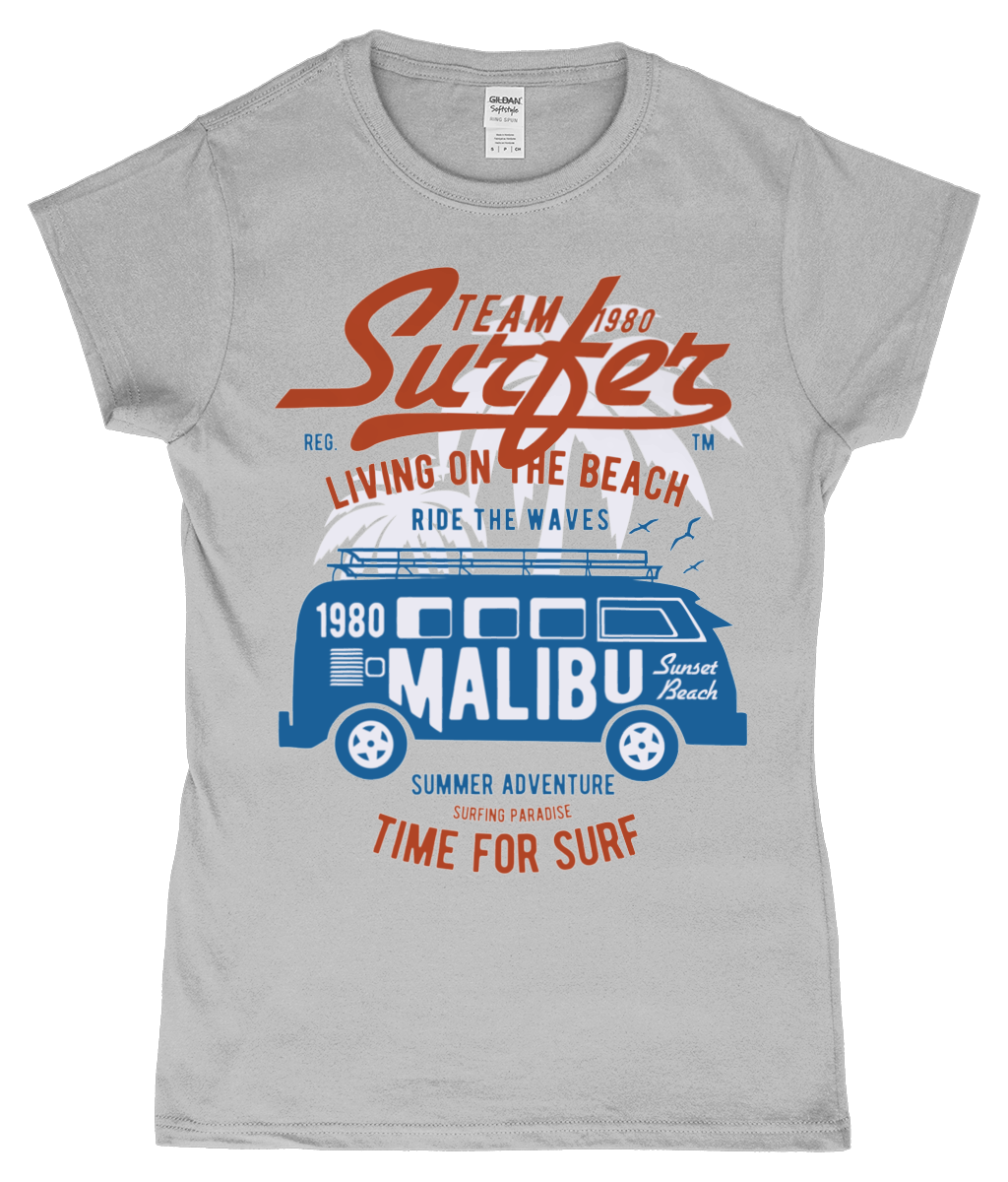 Team Surfer 1980 - Gildan SoftStyle® tailliertes ringgesponnenes T-Shirt für Damen