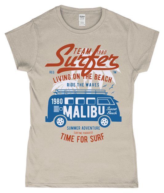 Team Surfer 1980 - T-shirt ajusté en fil filé à anneaux pour femme Gildan SoftStyle®