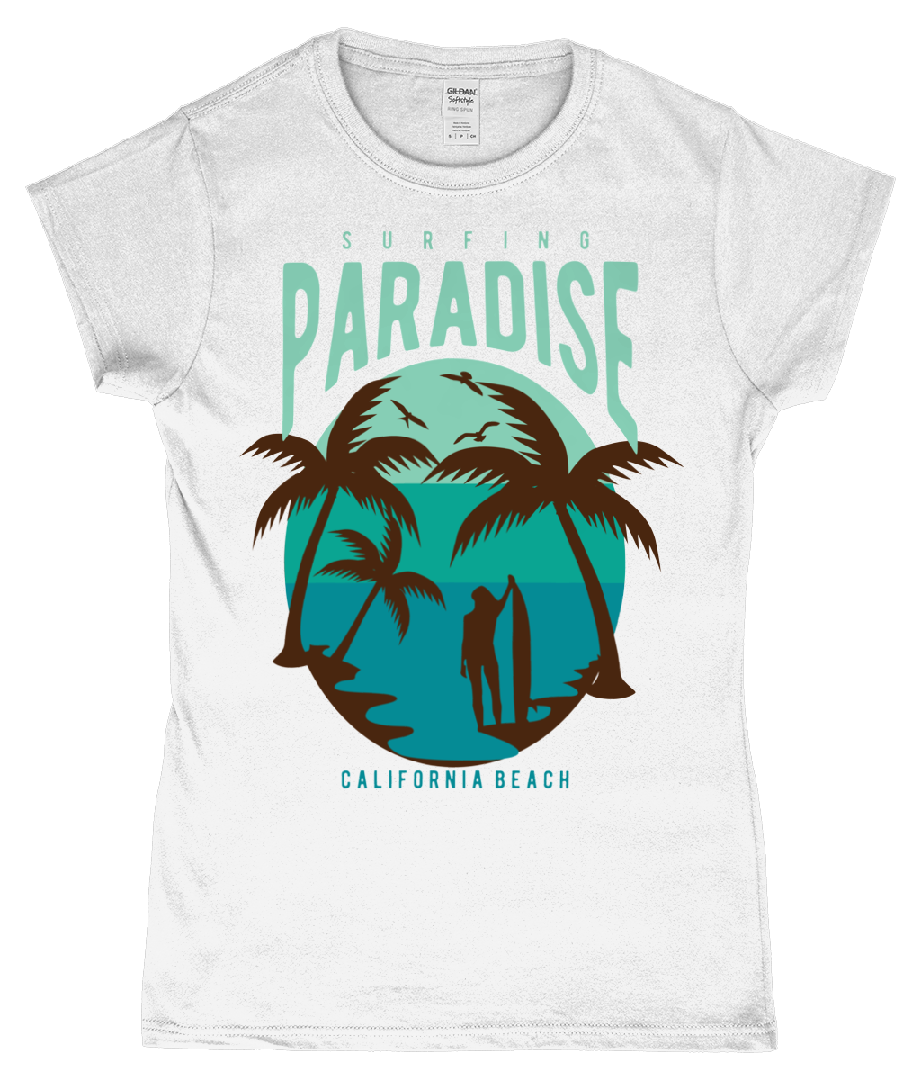 Surfing Paradise California Beach - T-shirt ajusté en fil filé à anneaux pour femme Gildan SoftStyle®