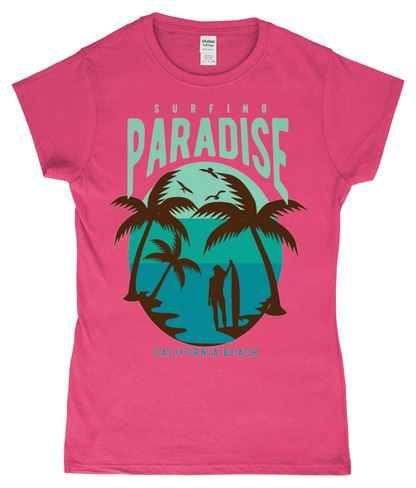 Surfing Paradise California Beach - T-shirt ajusté en fil filé à anneaux pour femme Gildan SoftStyle®