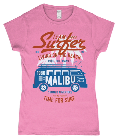 Team Surfer 1980 - Gildan SoftStyle® tailliertes ringgesponnenes T-Shirt für Damen